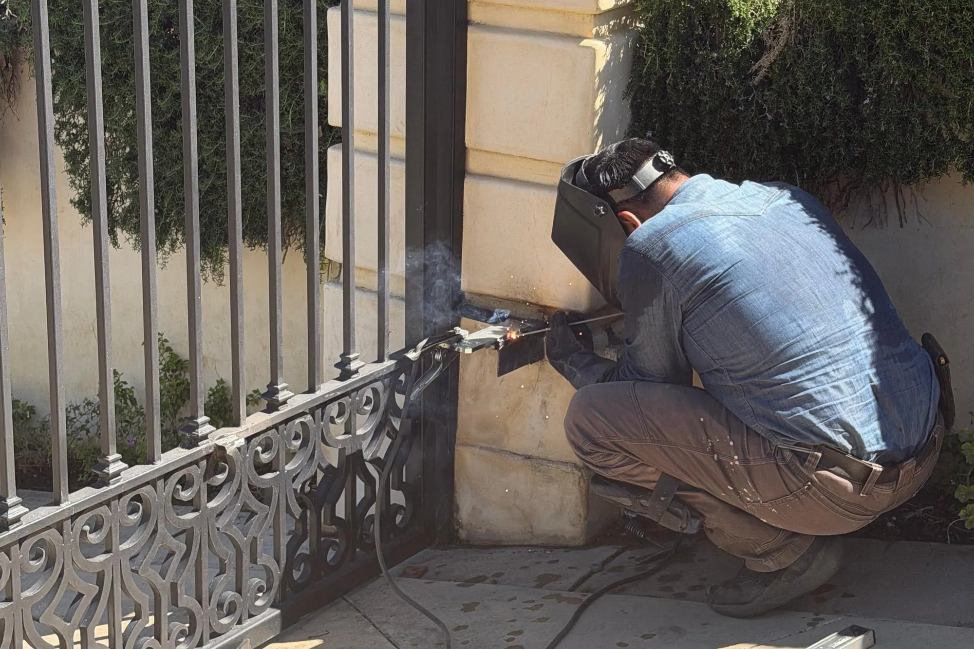 A gate operator opened on site during an emergency call-out